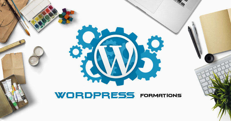 le logo de WordPress en dessous écrit WordPress formation. Il y a aussi des pinceaux, des la gouache de plusieurs couleurs, un clavier et un ordinateur portable.